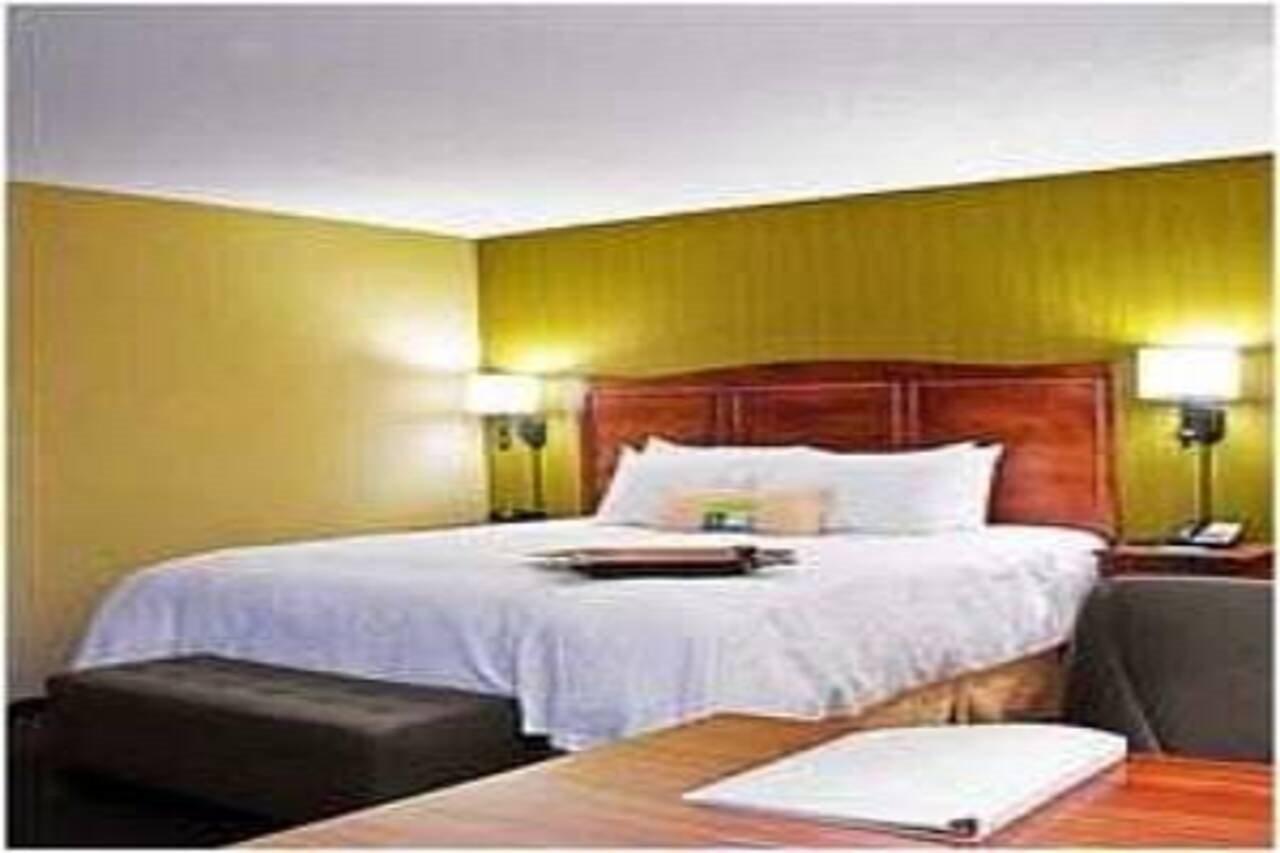 Hampton & Hotel