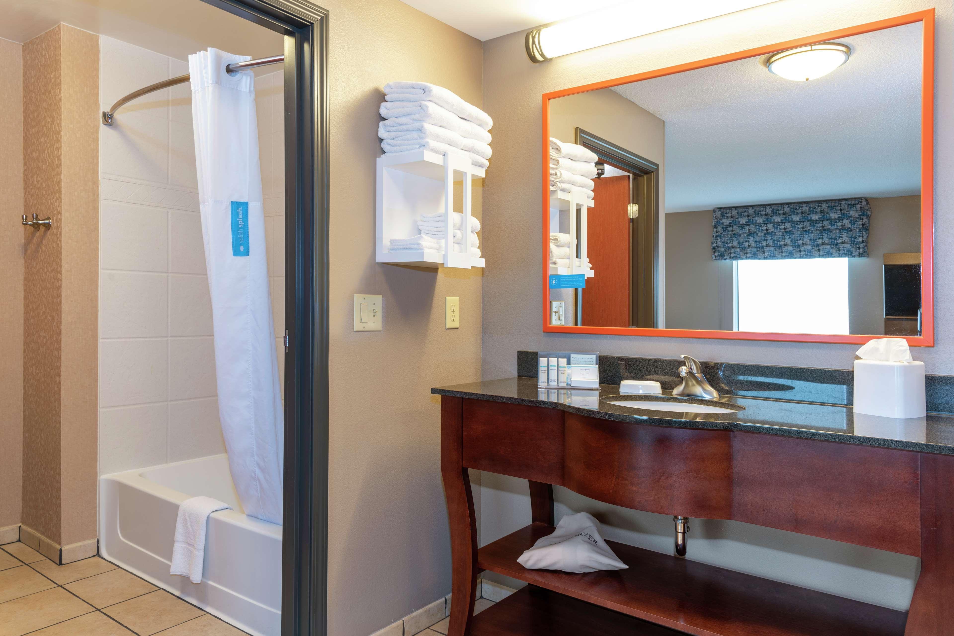 Hampton & Hotel Marshalltown