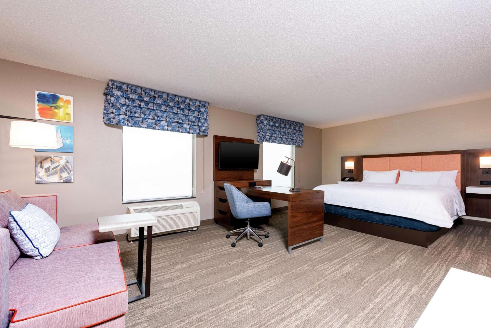 Hampton & Hotel